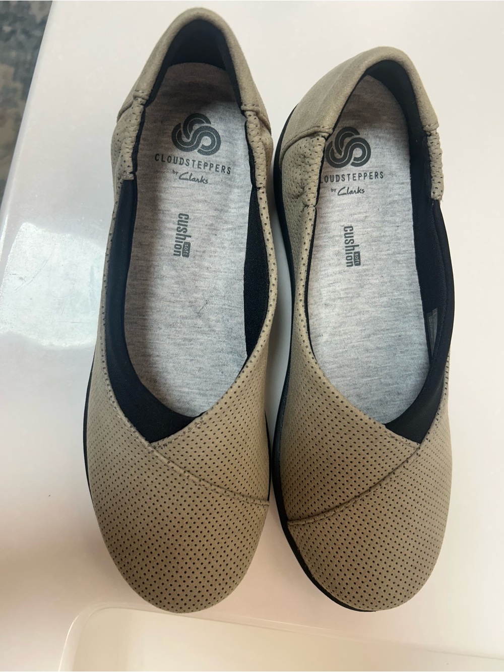Clark’s Cloudsteppers SILLIAN JETAY slip on microfiber comfort flats. NEW SIZE 6